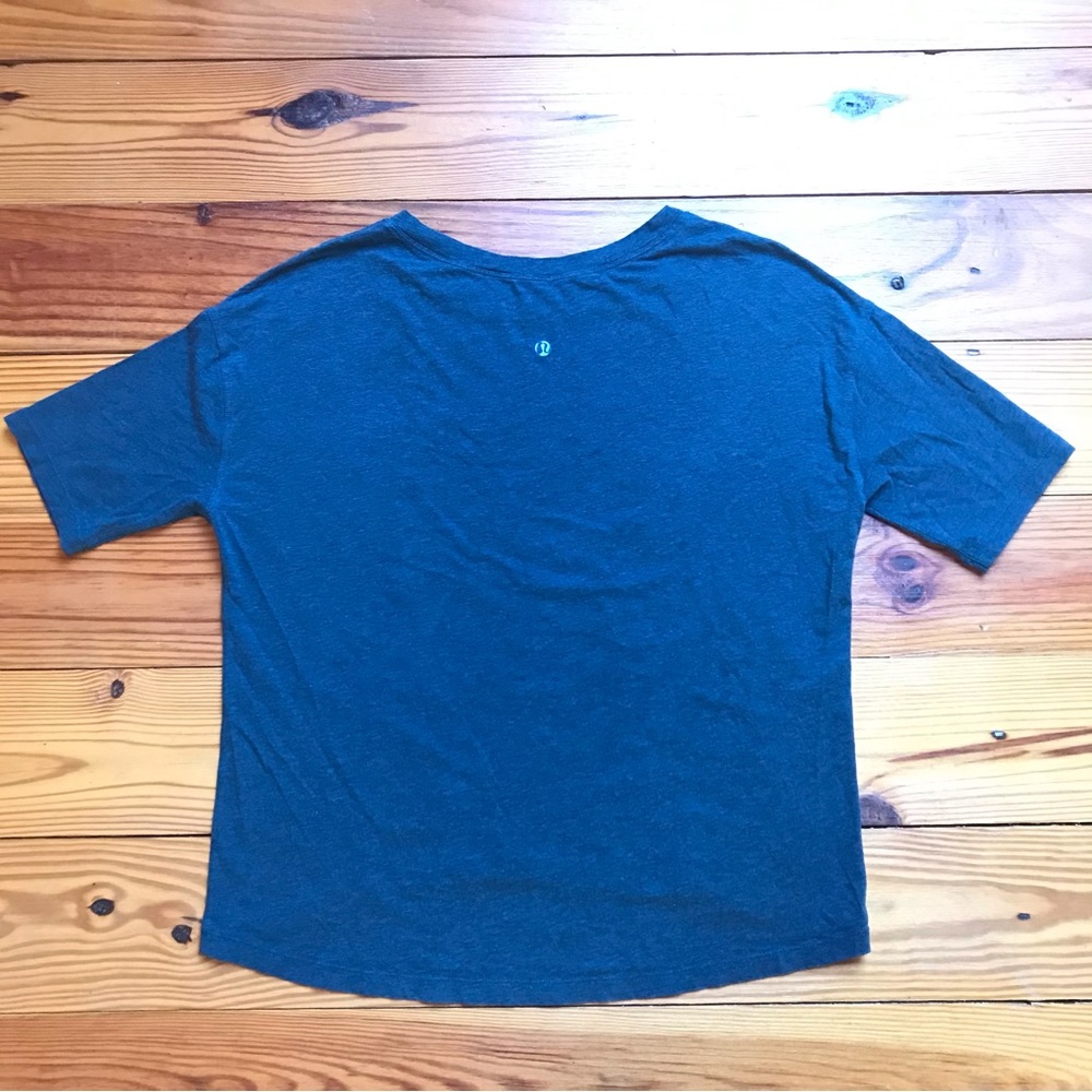 Lululemon Teal Blue Scoop Neck Hi Low Short Sleeve Shirt, EUC, 8 - Picture 5 of 6